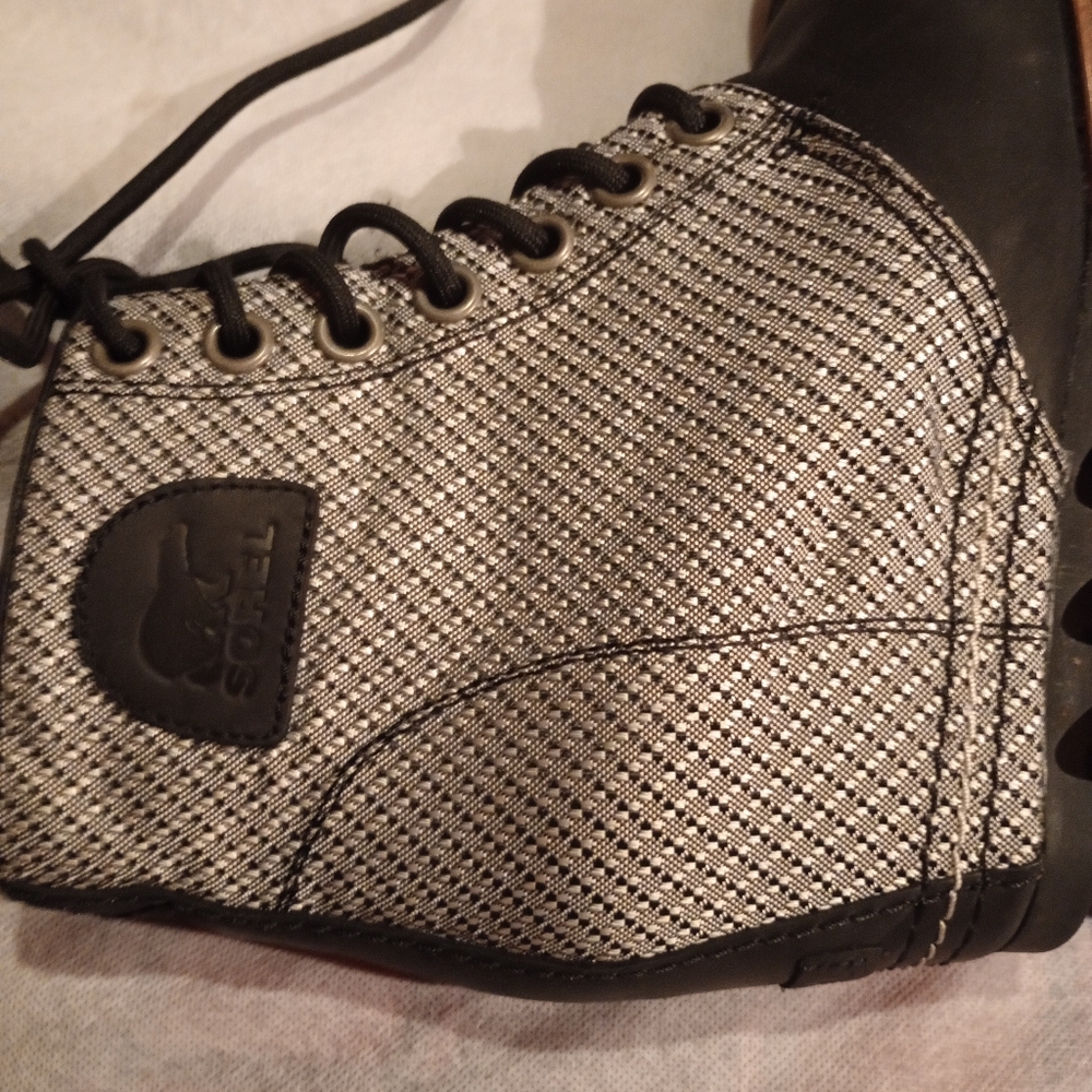 Sorel Black and White Lace-Up Ankle Booties - Great Condition - Picture 6 of 11